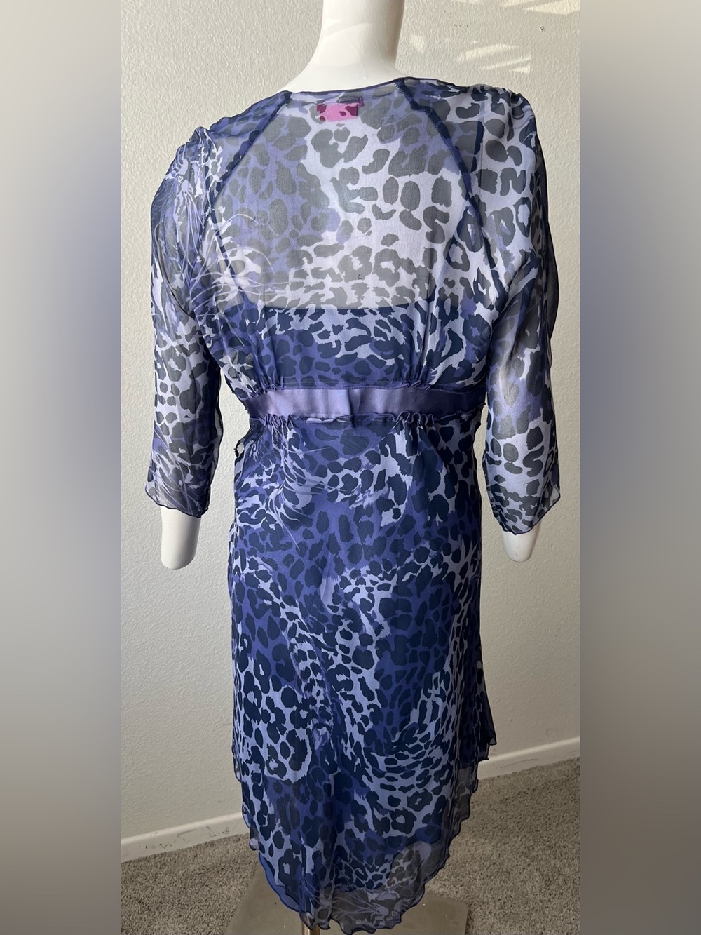 New BCBGIRLS 100% Silk LEOPARD PURPLE DRESS - Picture 2 of 15